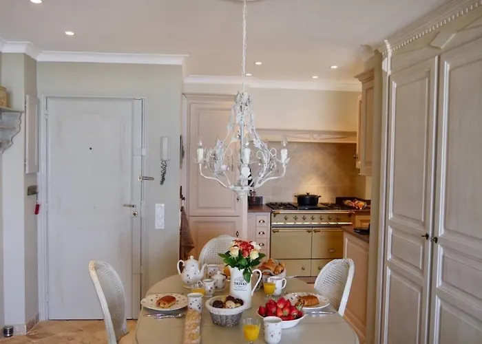 Bord De - Ac, Wifi, Chic, Sea View, 2 Minutes Walk Apartament Antibes