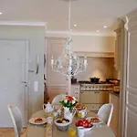 Bord De - Ac, Wifi, Chic, Sea View, 2 Minutes Walk Appartement Antibes