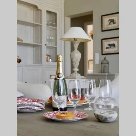 Apartment Bord De - Ac, Wifi, Chic, Sea View, 2 Minutes Walk