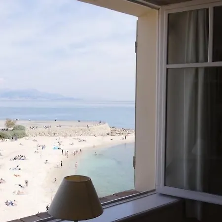 Bord De - Ac, Wifi, Chic, Sea View, 2 Minutes Walk شقة أنتيب