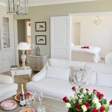 Apartment Bord De - Ac, Wifi, Chic, Sea View, 2 Minutes Walk *